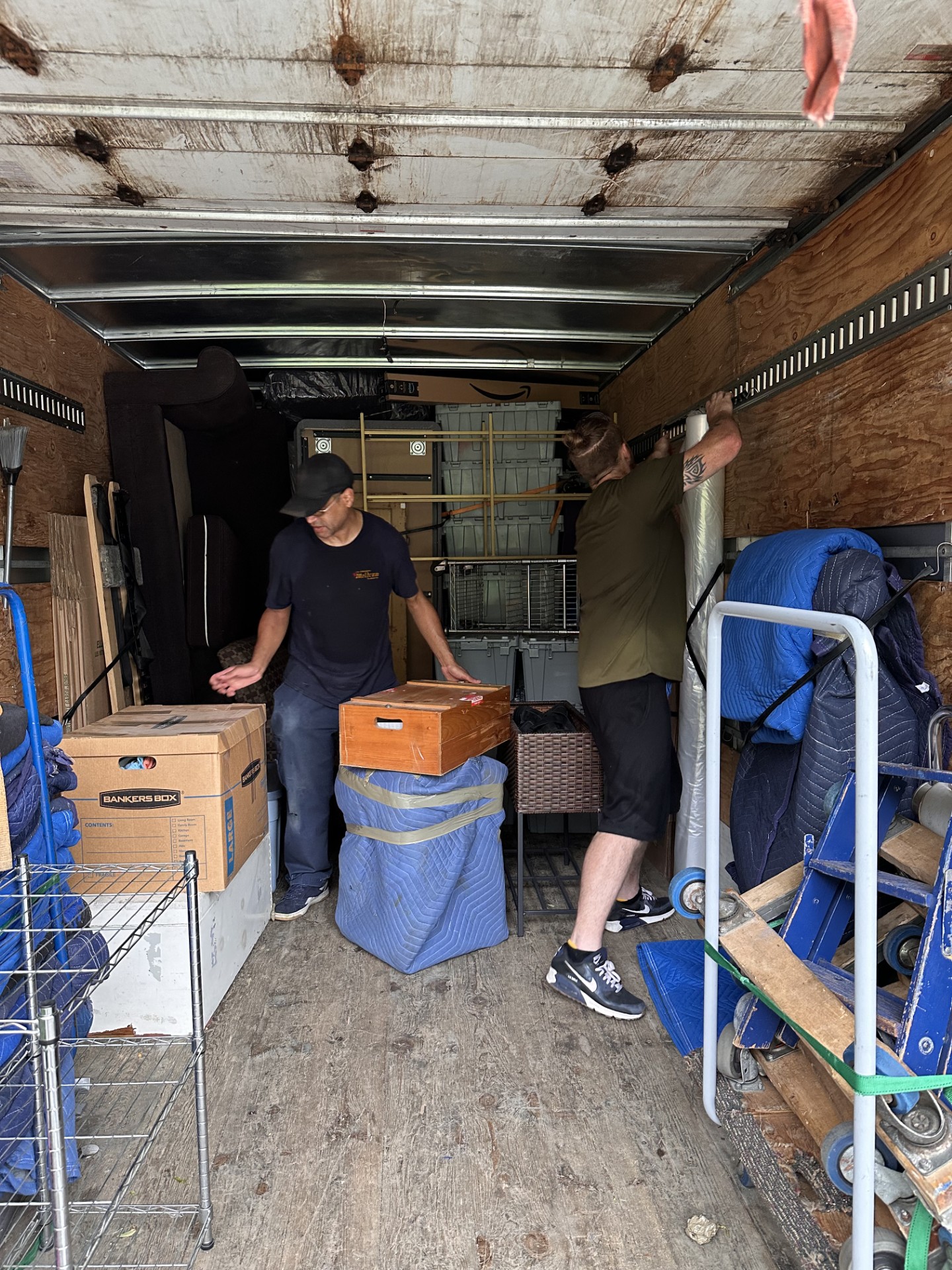 Allo Moving crew wrapping and loading a Montreal residential move