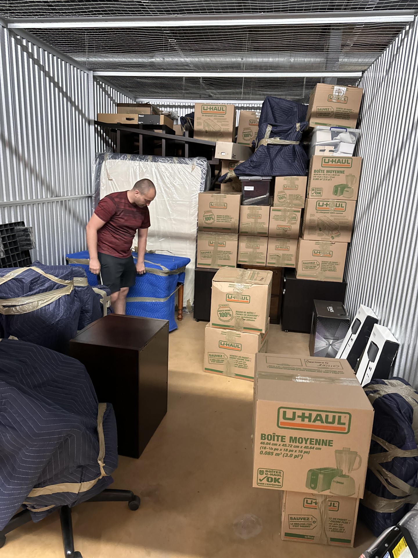 Long-distance moving truck loaded by Allo Moving